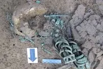 کشف مقبرۀ 3 هزارسالۀ زنی با 19 دستبند و 8 انگشتر