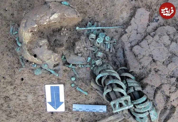 کشف مقبرۀ 3 هزارسالۀ زنی با 19 دستبند و 8 انگشتر