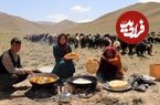 ببینید؛ غذای عشایری در افغانستان؛ پخت نان تازه به همراه خوراک مرغ