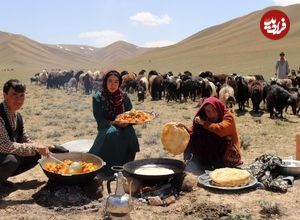 ببینید؛ غذای عشایری در افغانستان؛ پخت نان تازه به همراه خوراک مرغ
