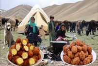 ببینید؛ غذای عشایری در افغانستان؛ پخت یک غذای سنتی با تخم مرغ و مرغ در طبیعت