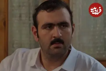 عکس| سفر به گذشته؛ «بهروز» سریال پایتخت 7 در پشت صحنه یک فیلم کوتاه؛ سال 1404