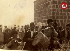 عکس؛ سفر به تاریخ؛ رقص پسرها با لباس دخترانه در ارومیه؛ 130 سال قبل