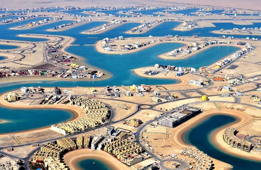 (ویدئو) شهر عجیبی در بیابان های کویت که هر خانه آن ساحل اختصاصی دارد!