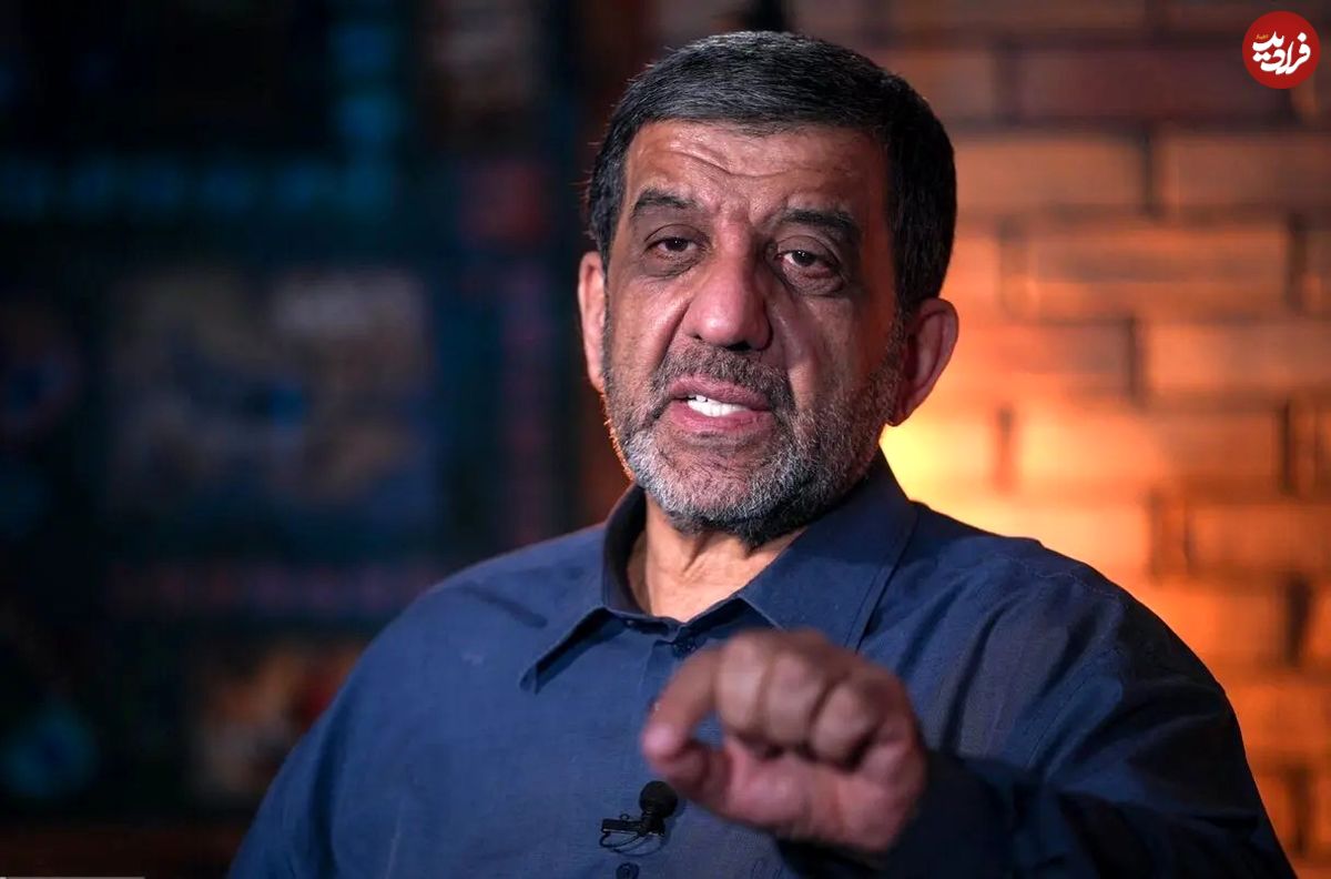 عکس| سفر در زمان؛ «ضرغامی» با لباس سپاه در حال قدم زدن با دبیرکل حزب الله لبنان؛ دهه 60