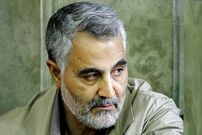 عکس؛ سفر به تاریخ؛ «حاج قاسم سلیمانی» و همرزمانش در یک کوهستان برفی در دوران جنگ