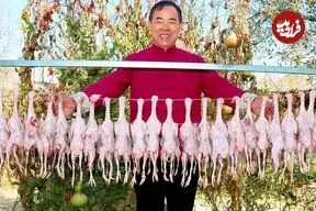 ببینید| غذای روستایی در چین؛ کباب کردن 40 بلدرچین به روش آشپز معروف روستایی