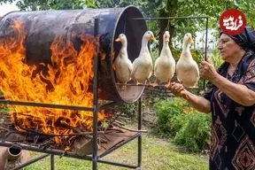 ببینید| غذای روستایی در آذربایجان؛ کباب اردک در بشکه در طبیعت زیبای روستا
