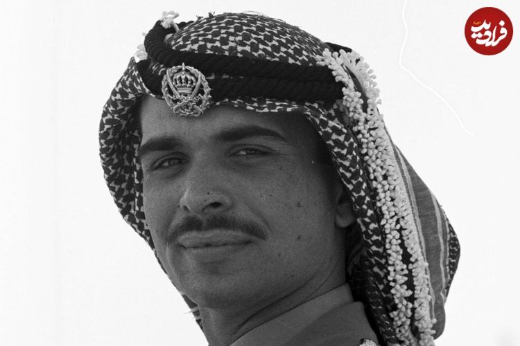 عکس| سفر در زمان؛ «ملک حسین پادشاه اردن» در کنار مادرش در یک خانه سالمندان در سوئیس؛ سال 1331