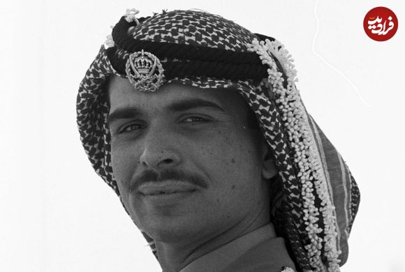 عکس| سفر در زمان؛ «ملک حسین پادشاه اردن» در کنار مادرش در یک خانه سالمندان در سوئیس؛ سال 1331