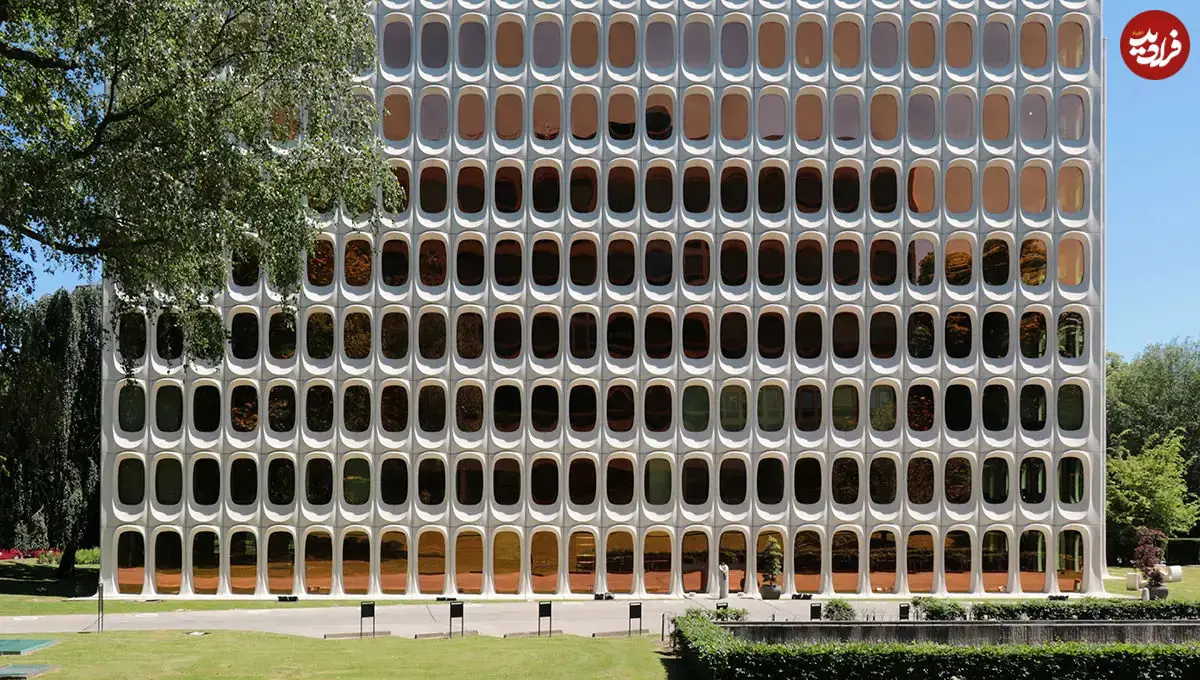 تصاویر| ساختمان مرکزی CBR در بروکسل؛ اوج زیبایی بروتالیسم با افزونه های بتنی ماژولار