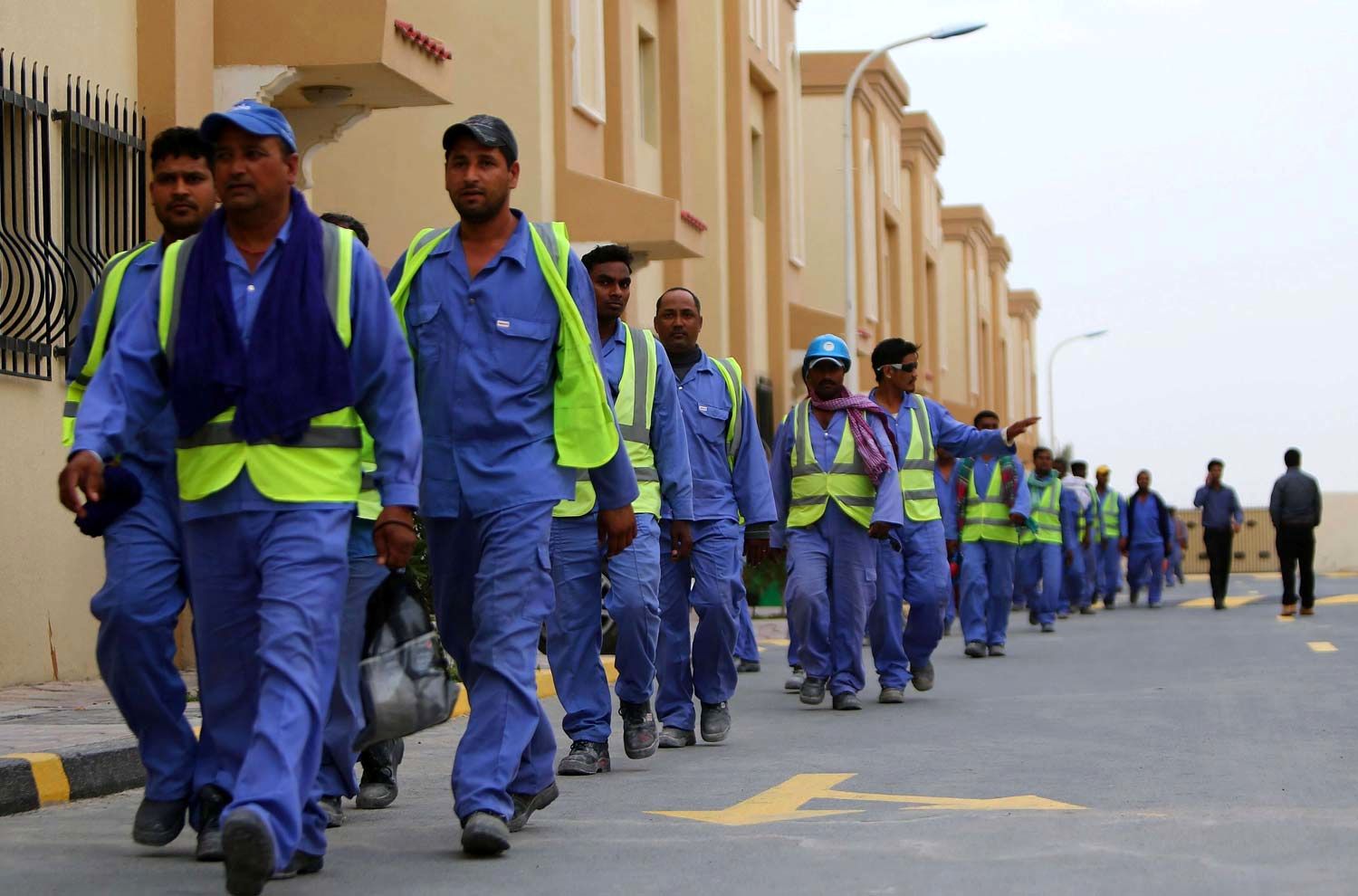 (ویدئو) امارات متحده عربی چطور به داد کارگران رسیده‌است؟!