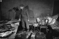 عکس| تمسخر هیتلر توسط نیروهای متفقین پس از سقوط آلمان نازی