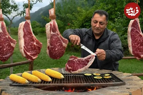 ببینید| غذای روستایی در آذربایجان؛ تهیه استیک و بلال زغالی در کوهستان