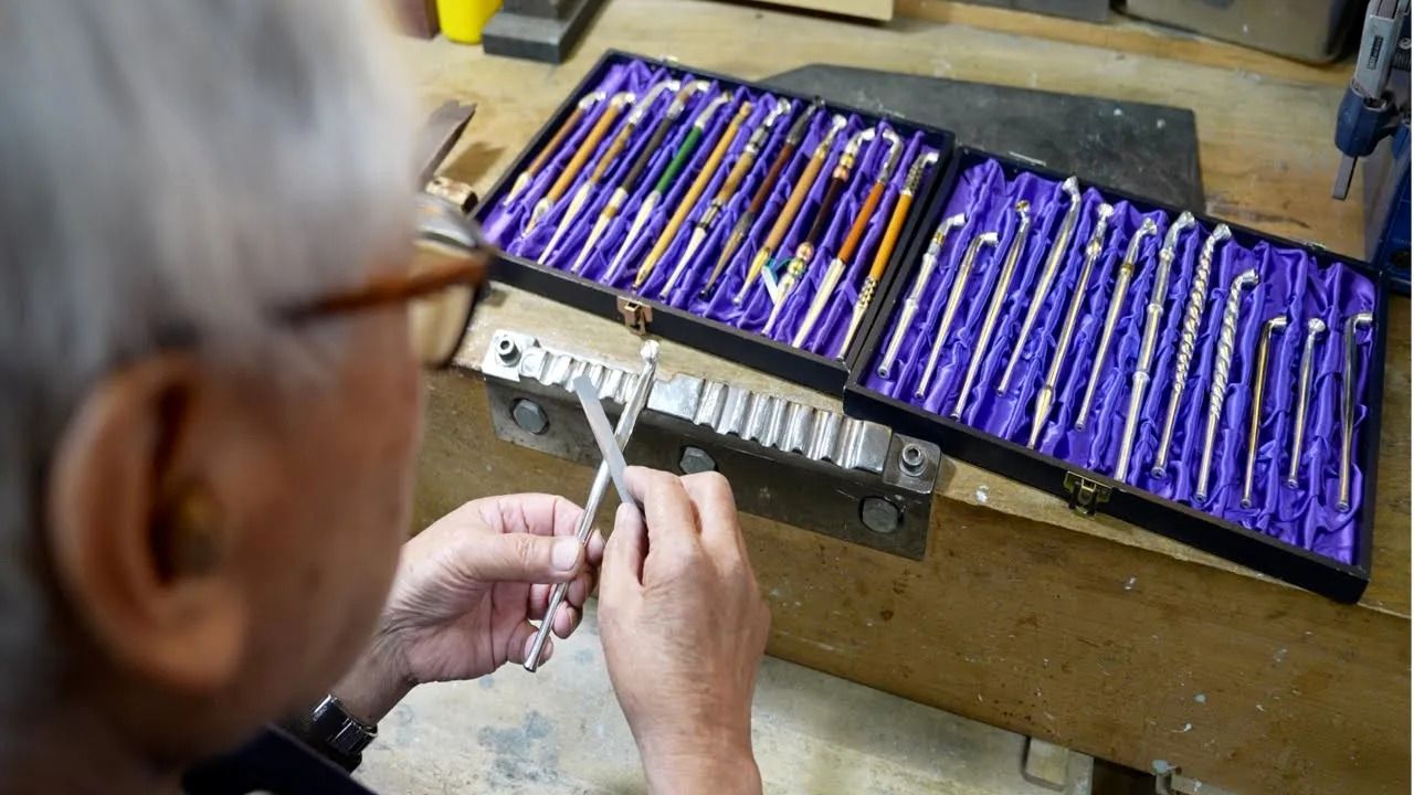 (ویدئو) مهارت افسانه ای پیرمرد 82 ساله ژاپنی در ساخت پیپ های لوکس