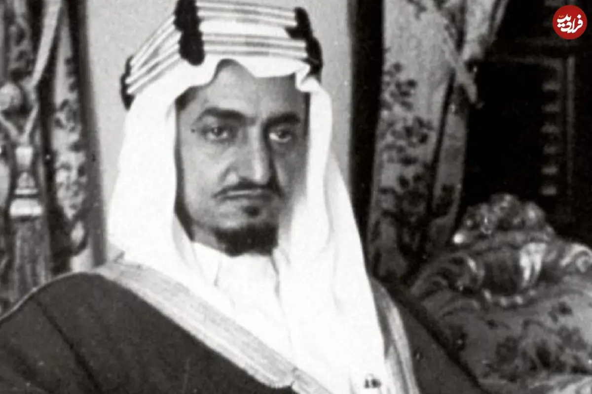 عکس| سفر در زمان؛ «ملک فیصل، پادشاه عربستان» به همراه مدیر آرامکو در کاخ الحمرا؛ سال 1352