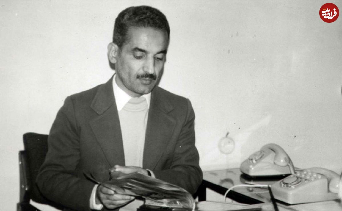عکس؛ سفر در زمان؛ «شهید رجایی در یک سفر و در کنار بنی صدر»؛ سال 59