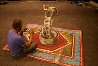 تصاویر؛ هنر خیابانی؛ خلاقیت هنرمند هلندی که نقاشی‌های سه‌بُعدی‌اش از کف خیابان بیرون می‌آیند