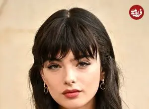 عکس| سفر در زمان؛ «دوا کسل دختر مونیکا بلوچی» در نمایش مد دیور در پاریس؛ سال 1402