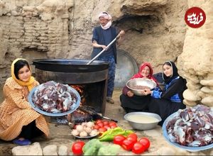ببینید؛ غذای روستایی در افغانستان؛ پخت قابلی پلو توسط خانواده افغان