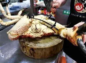 ببینید| غذای خیابانی در چین؛ برنج سرخ شده با شاه خرچنگ تاسمانی 3000 دلاری در پکن