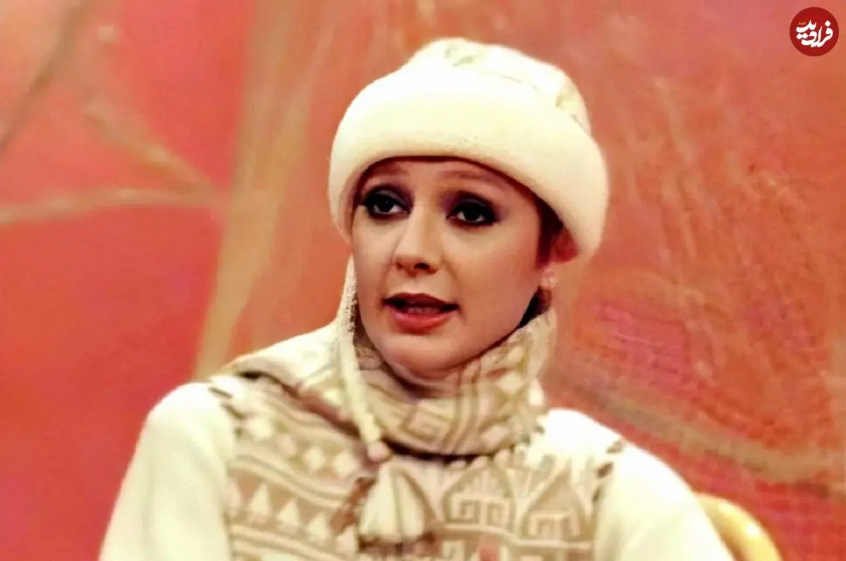 عکس| سفر در زمان؛ «گوگوش» در حال گریه کردن در مراسم خاکسپاری مهستی؛ سال 86