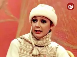 عکس| سفر در زمان؛ «گوگوش» در حال گریه کردن در مراسم خاکسپاری مهستی؛ سال 86