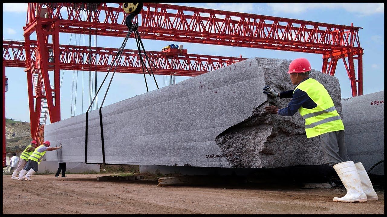 (ویدئو) فرآیند تماشایی برش زدن سنگ گرانیت 70 تنی در بزرگترین کارخانه سنگ جهان