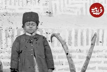 عکس| سفر زمان؛ کودک قاجاری با قمه در کنار حیوانات شکارشده