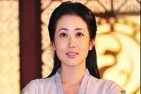 عکس| سفر زمان؛ «بانو یئون» در مراسم افتتاح یک فروشگاه؛ 4 سال بعد از «امپراتور بادها»