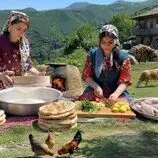 ببینید| غذای روستایی در ایران؛ پخت یک غذای سنتی با اردک و پخت نان تافتون