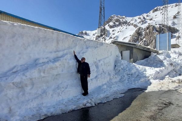 (ویدئو) این نقطه از ایران هنوز زمستان است و سه متر برف دارد!