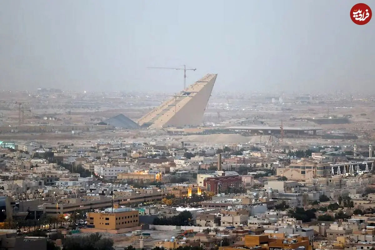 پایان ماه عسل طرح های توسعه بلندپروازانه عربستان سعودی؛ حقوق و مزایای شغلی کاهش یافت؛ ریاض برای ادامه این روند به نفت 100 دلاری نیاز دارد