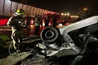 ببینید؛ برخورد خودرو با گاردریل حین فعالیت شبانه پاکبانان