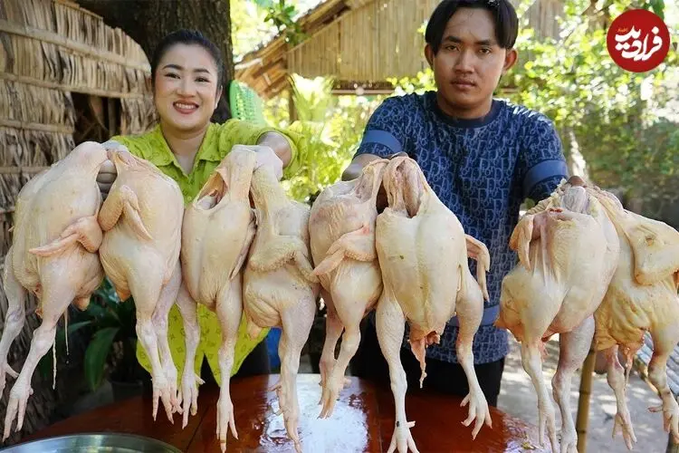 ببینید| غذای روستایی در کامبوج؛ پخت یک غذای محلی با مرغ با پیاز و تخم مرغ