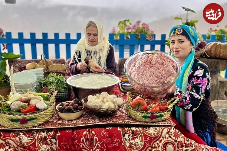 ببینید| غذای روستایی در ایران؛ پخت کوفته با گوشت چرخ کرده در طبیعت زیبای روستا