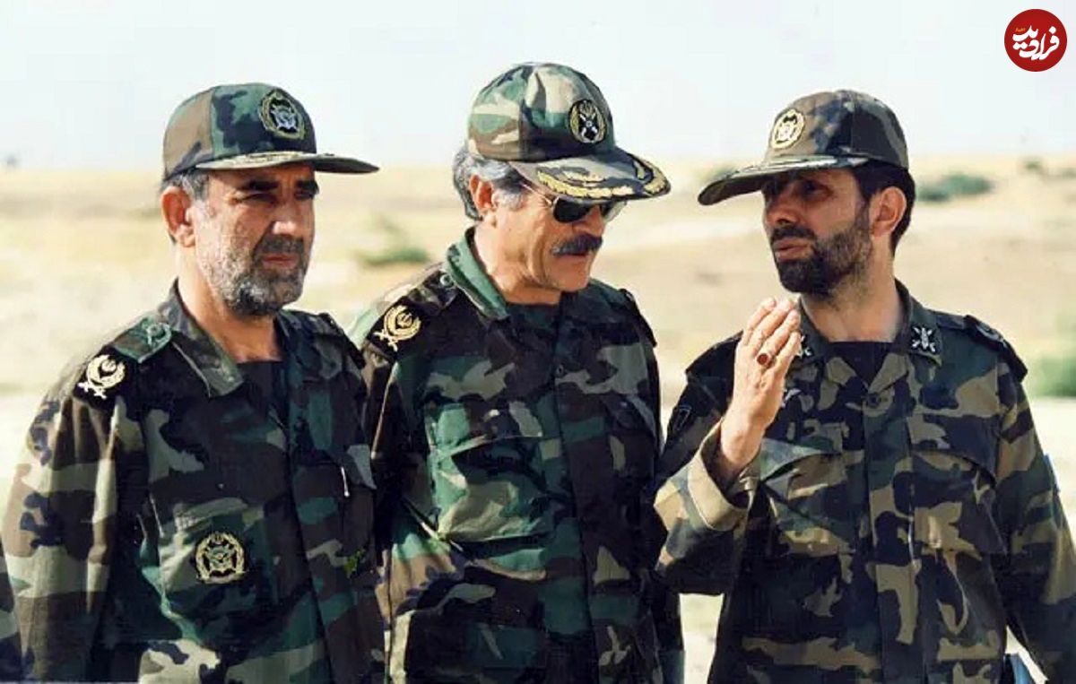 عکس؛ سفر در زمان؛ «روحانی، صیاد شیرازی و رهبر انقلاب» در یک جلسه نظامی؛ دهه 60