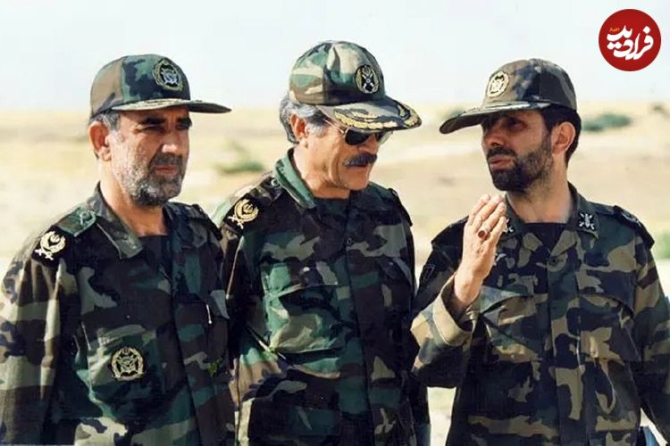 عکس؛ سفر در زمان؛ «روحانی، صیاد شیرازی و رهبر انقلاب» در یک جلسه نظامی؛ دهه 60