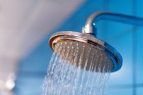 دوش گرفتن در صبح بهتر است یا در شب؟
