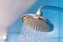 دوش گرفتن در صبح بهتر است یا در شب؟