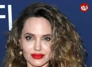 عکس| سفر در زمان؛ «آنجلینا جولی» در حال بازدید از یک مرکز مین‌زدایی در چشایر؛ سال 1381