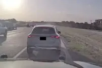ببینید| نجات معجزه‌آسای راننده یک خودروی آتش گرفته