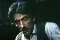 عکس| سفر در زمان؛ «آتقی» سریال آینه عبرت در پشت صحنه فیلم شیلات؛ سال 1362