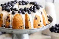 طرز تهیه کیک لیمو و بلوبری؛ یک معجون تابستانی