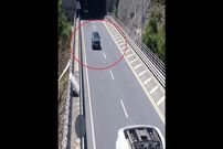 ببینید؛ حادثه تصادف به دلیل دنده عقب ناگهانی اتوبوس در ترکیه