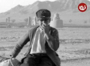عکس| سفر زمان؛ پسران خرسوار در اطراف اصفهان؛ 70 سال قبل