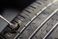 (ویدئو) نحوه رفع پنچری لاستیک خودرو با یک روش آسان و کاربردی