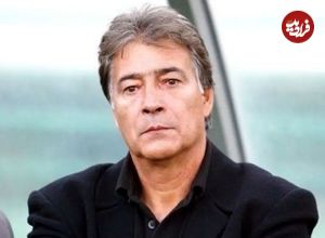 عکس| سفر در زمان؛ «ستار» در کنار «ناصر حجازی» در زمین فوتبال؛ دهه 50