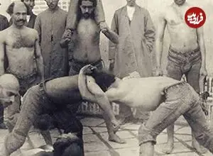 عکس| سفر زمان؛ تمرین کشتی‌گیرهای دوران قاجار در یک باغ