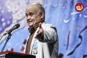 عکس| سفر زمان؛ تیپ و چهرۀ «اکبر عبدی» در پشت‌صحنه «سیرک بزرگ»؛ 35 سال قبل